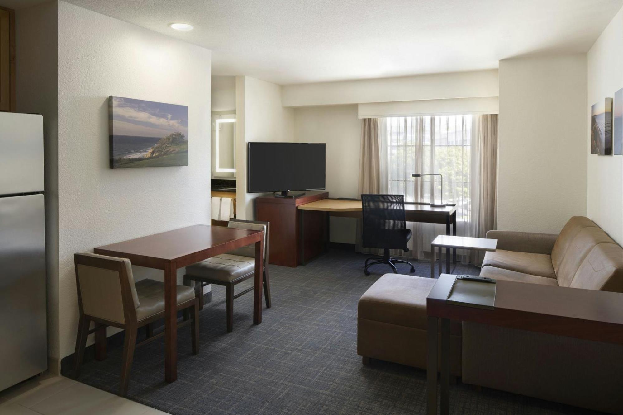 One-Bedroom King Suite,1676757468:JPEG