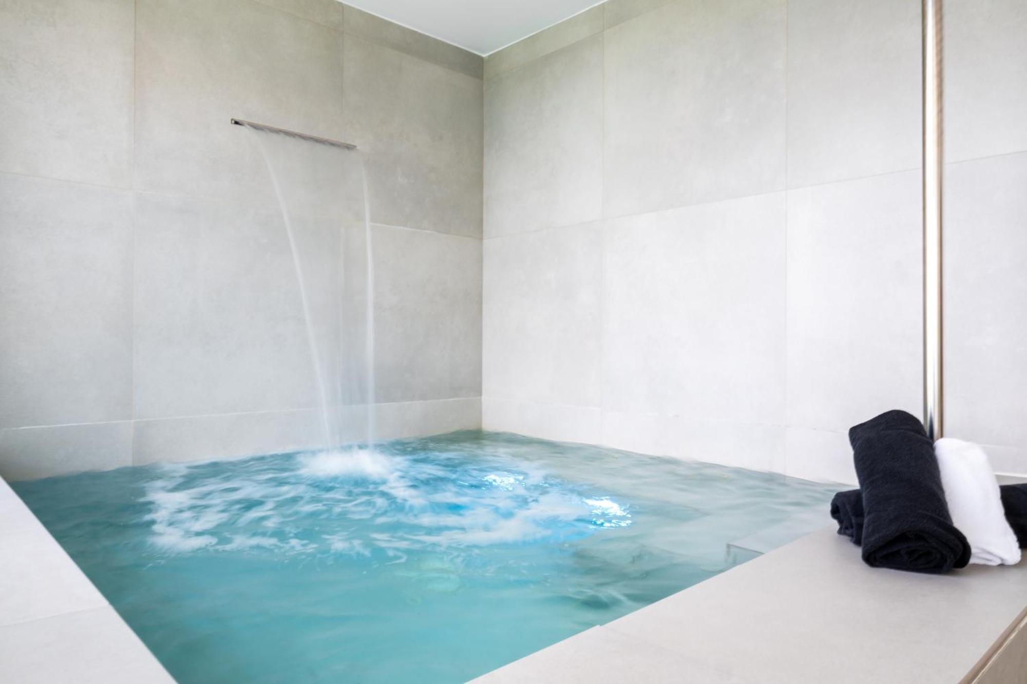Suite mit eigenem Pool und direktem Meerblick