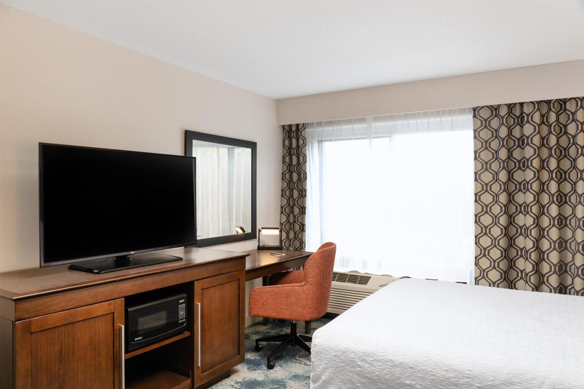 King Room with King Bed - Non-Smoking