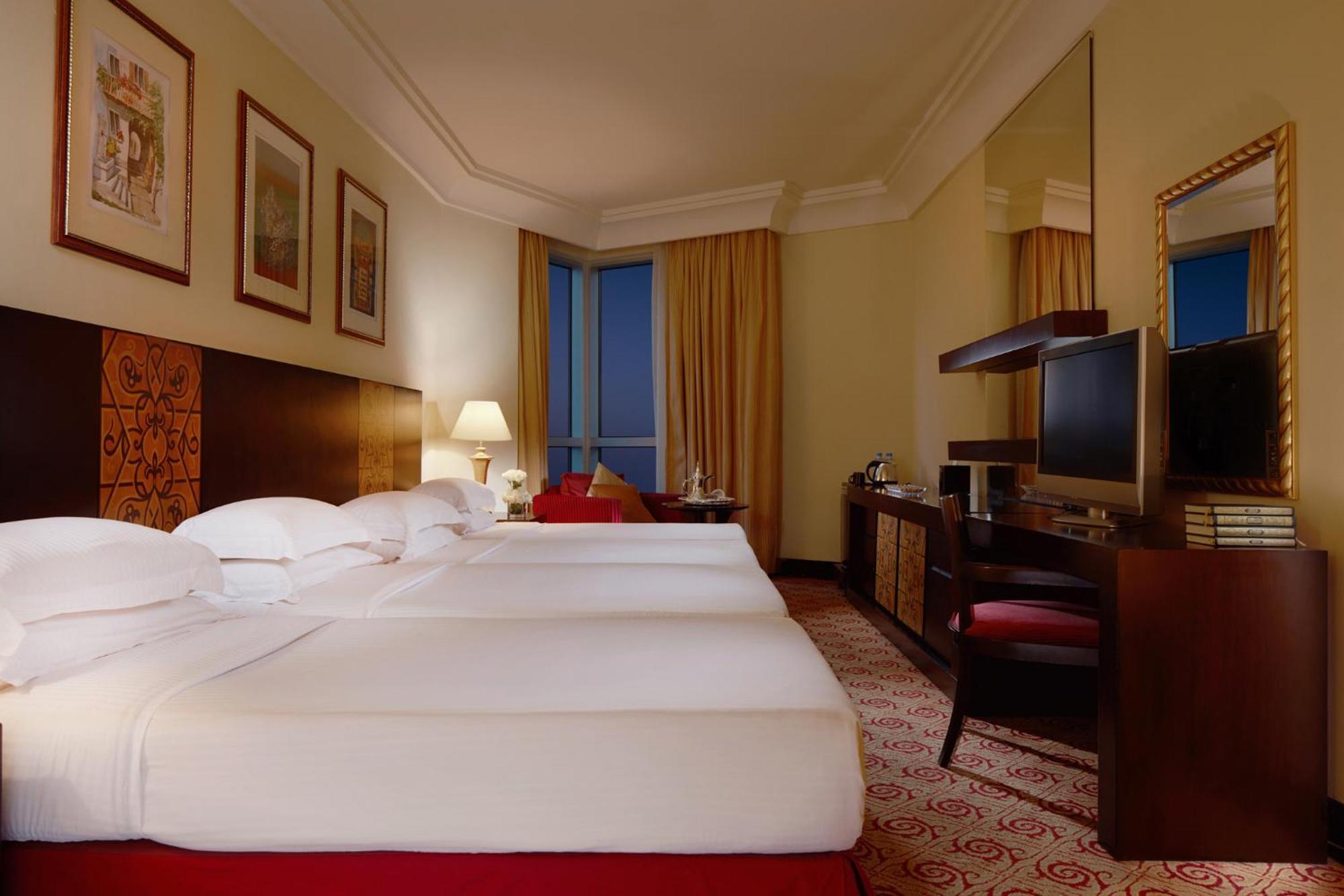 Classic Quadruple Room with Four Single Bed and City View,1717055780:JPEG