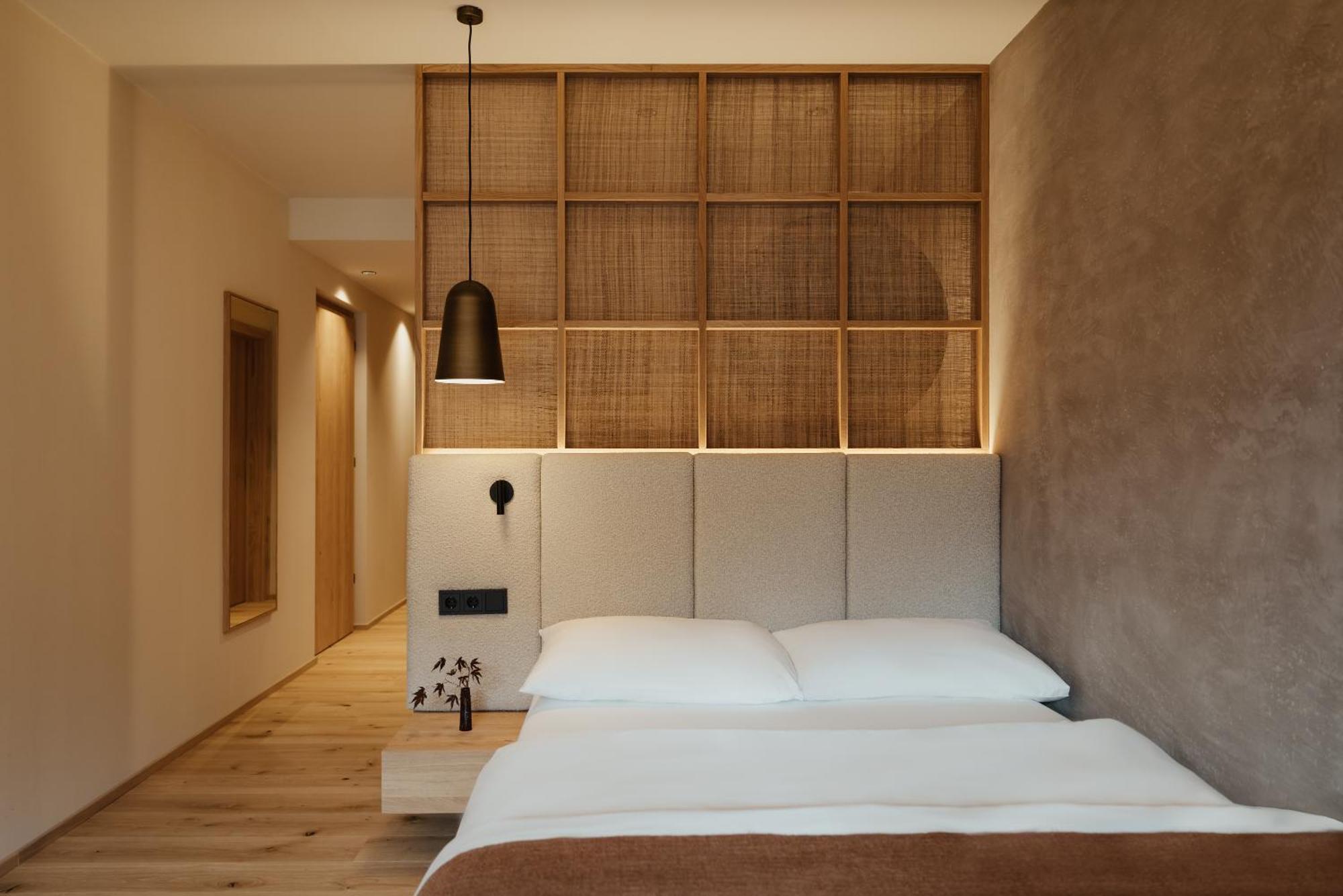 Large Single Room,1706876947:JPEG