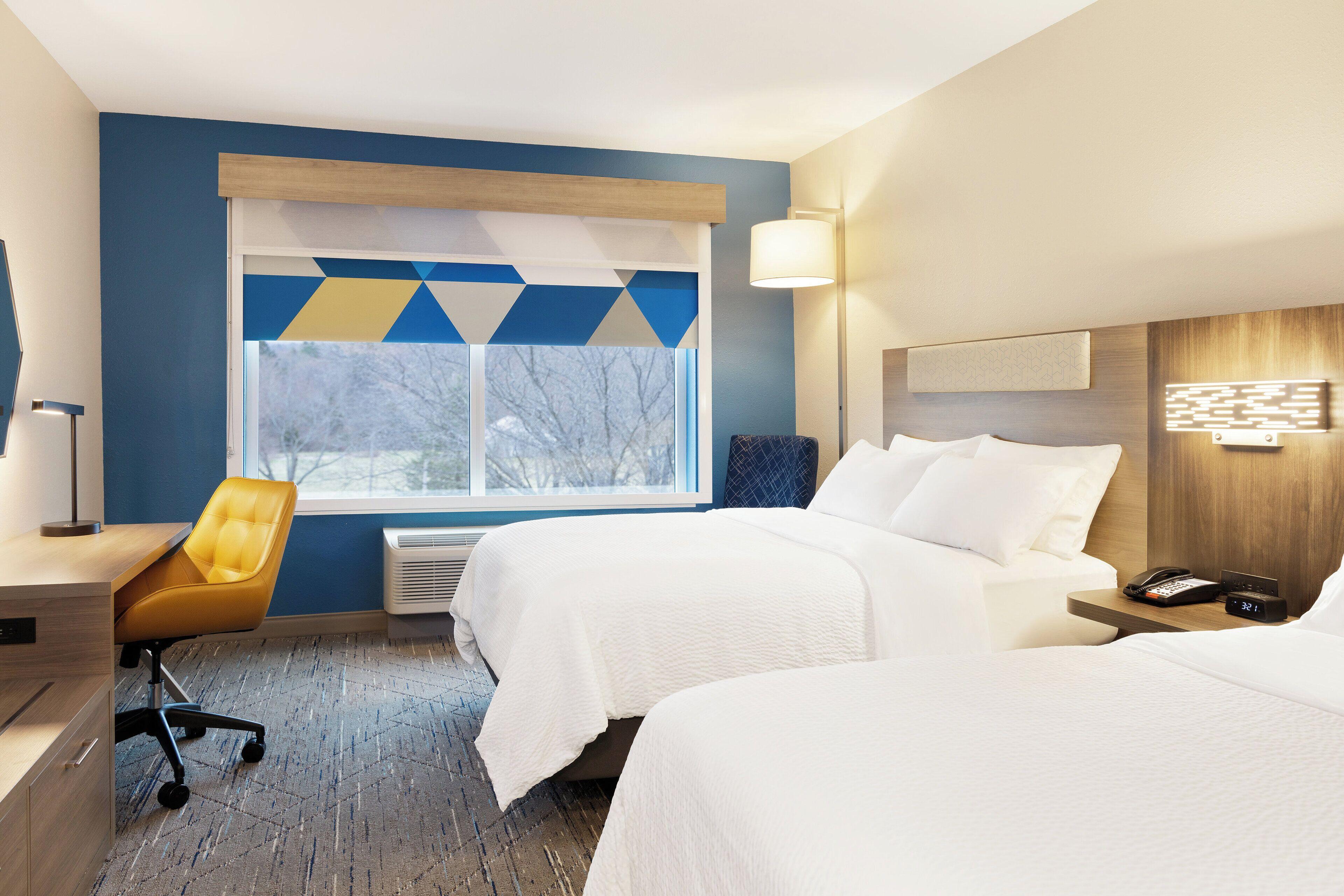 Standard Queen Room with Two Queen Beds and Tub - Mobility/Communications Accessible