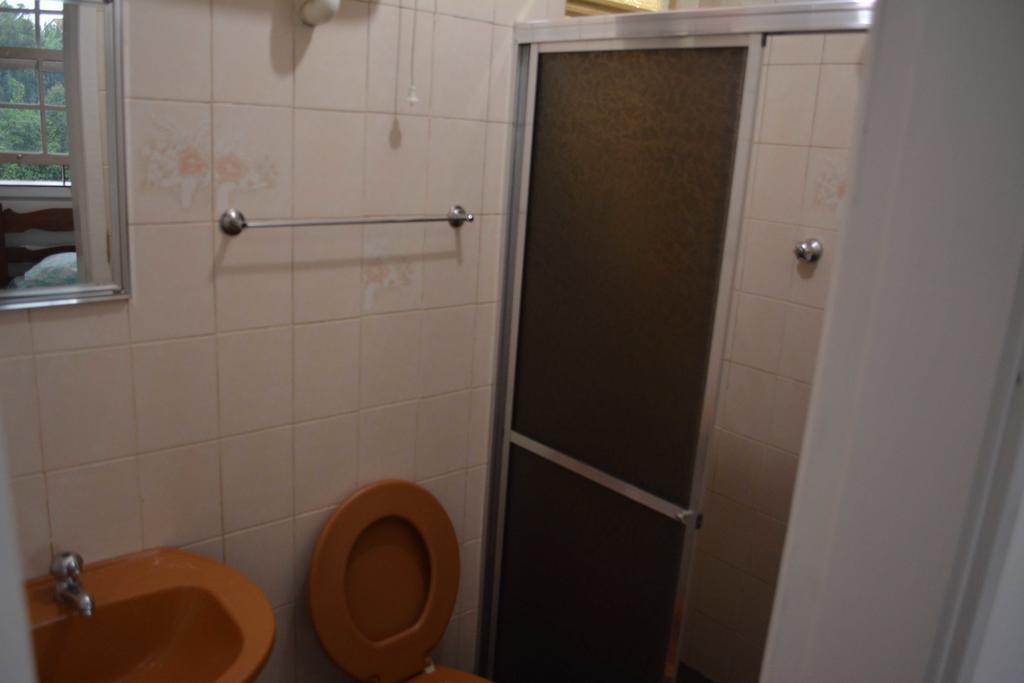Quarto Triplo com Banheiro Privativo