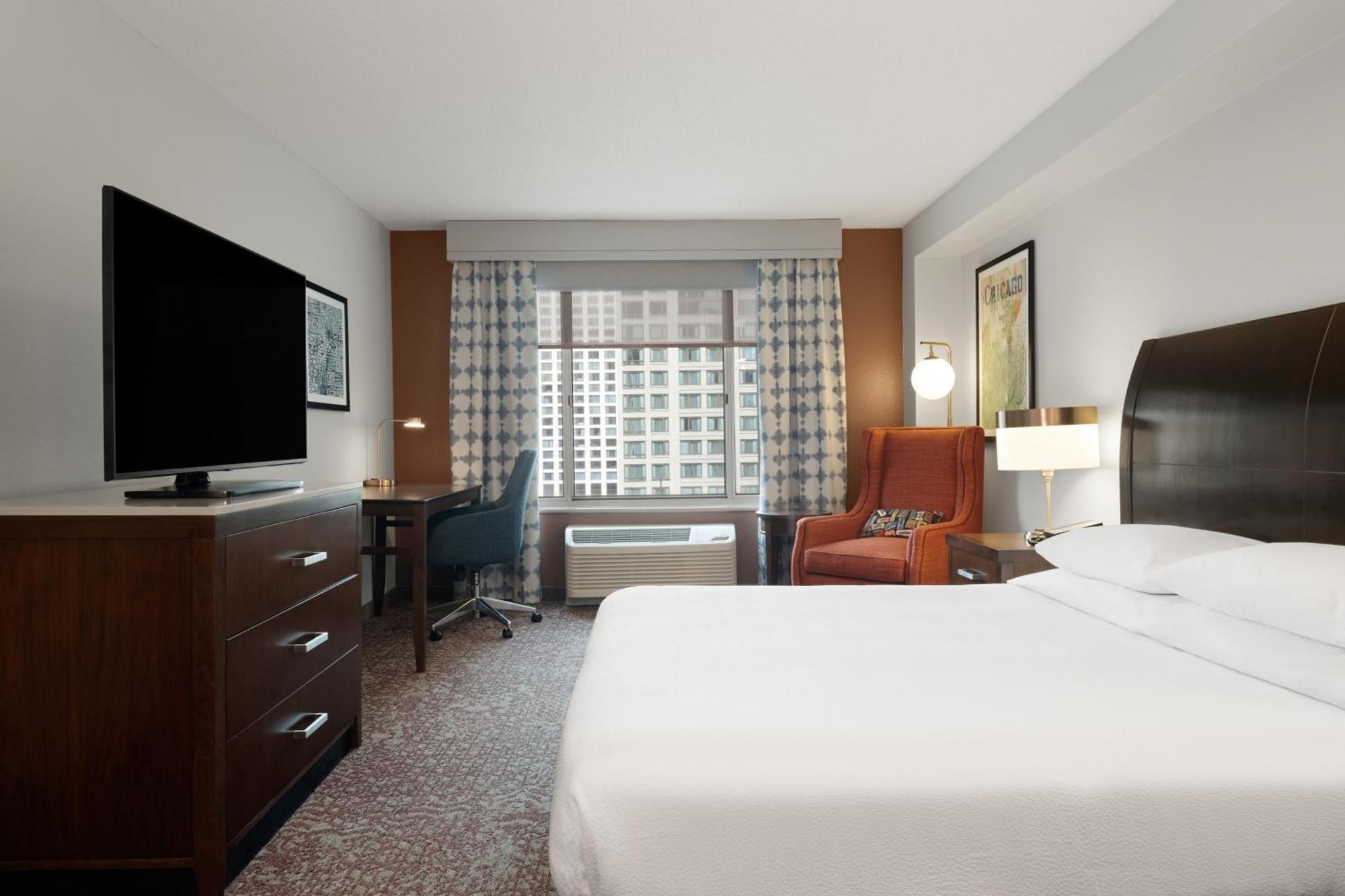 King Room with Roll-In Shower - Mobility Access,1739387338:JPEG