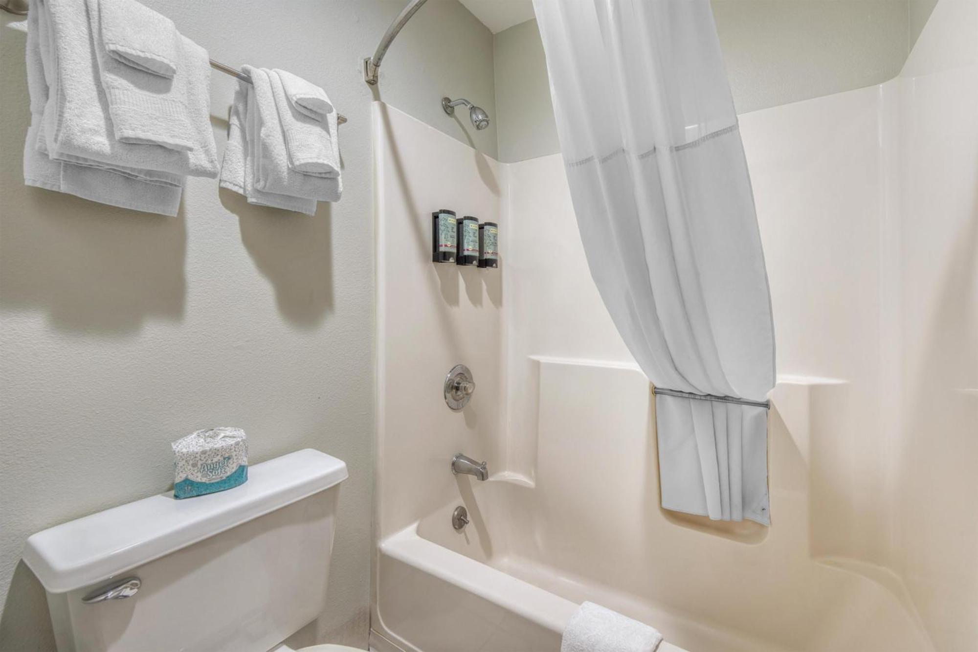 Family Suite with Three Queen Beds - Non-Smoking
