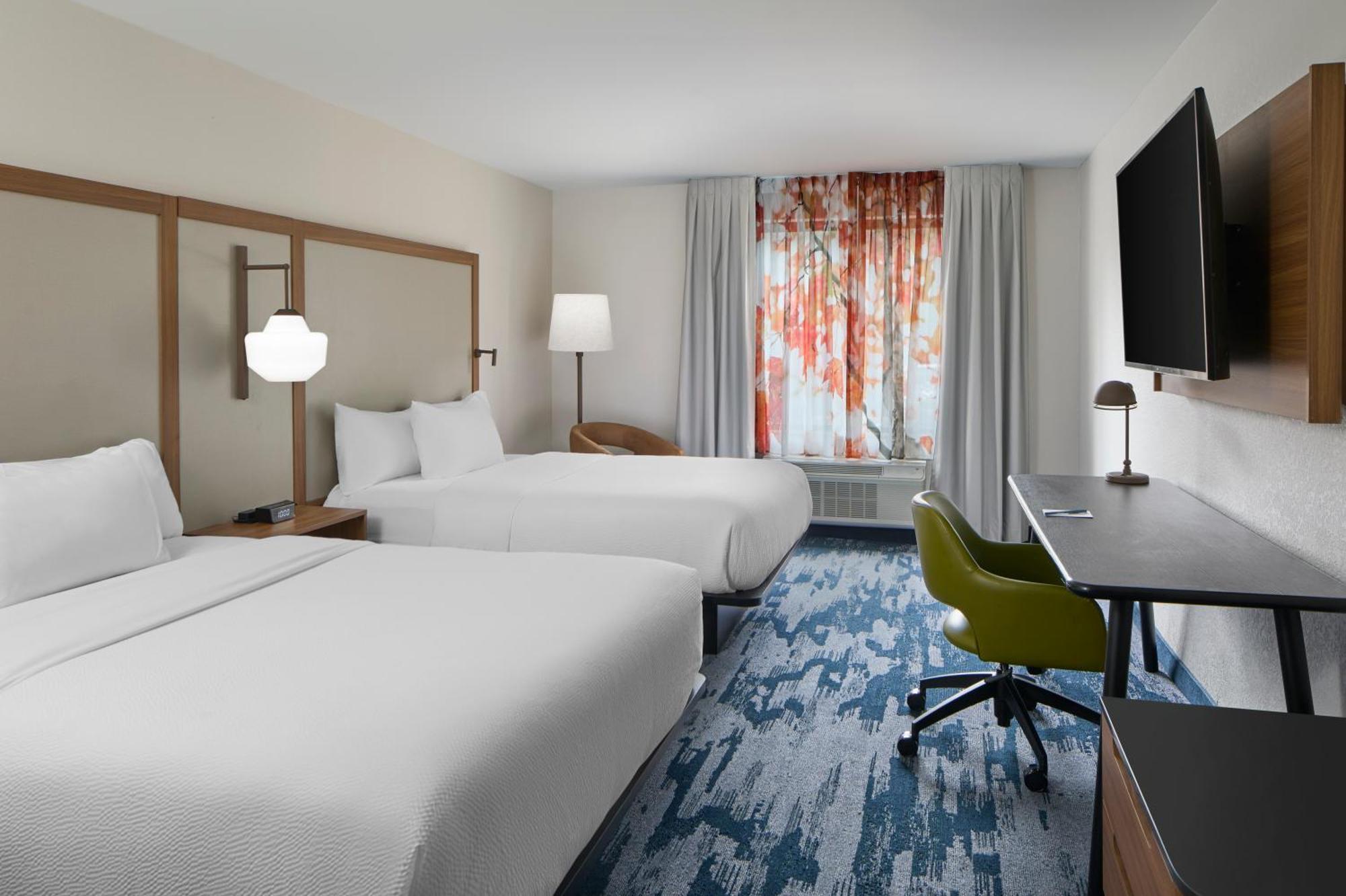 Queen Room with Two Queen Beds and Bath Tub - Mobility and Hearing Accessible,1758365902:JPEG