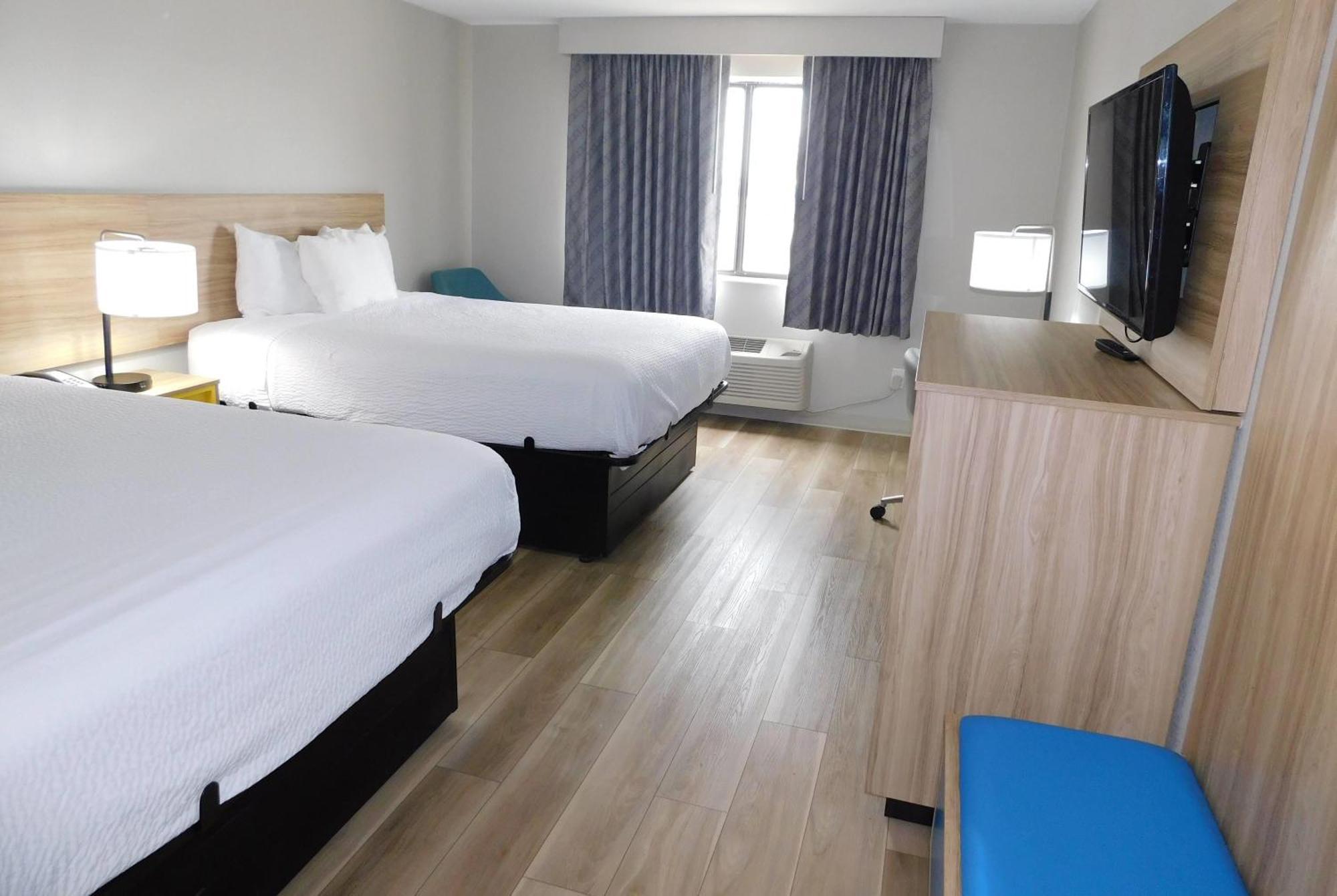 Queen Room with Two Queen Beds - Non-Smoking