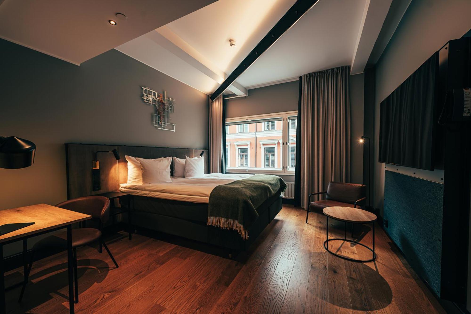 Superior, 1 King bed