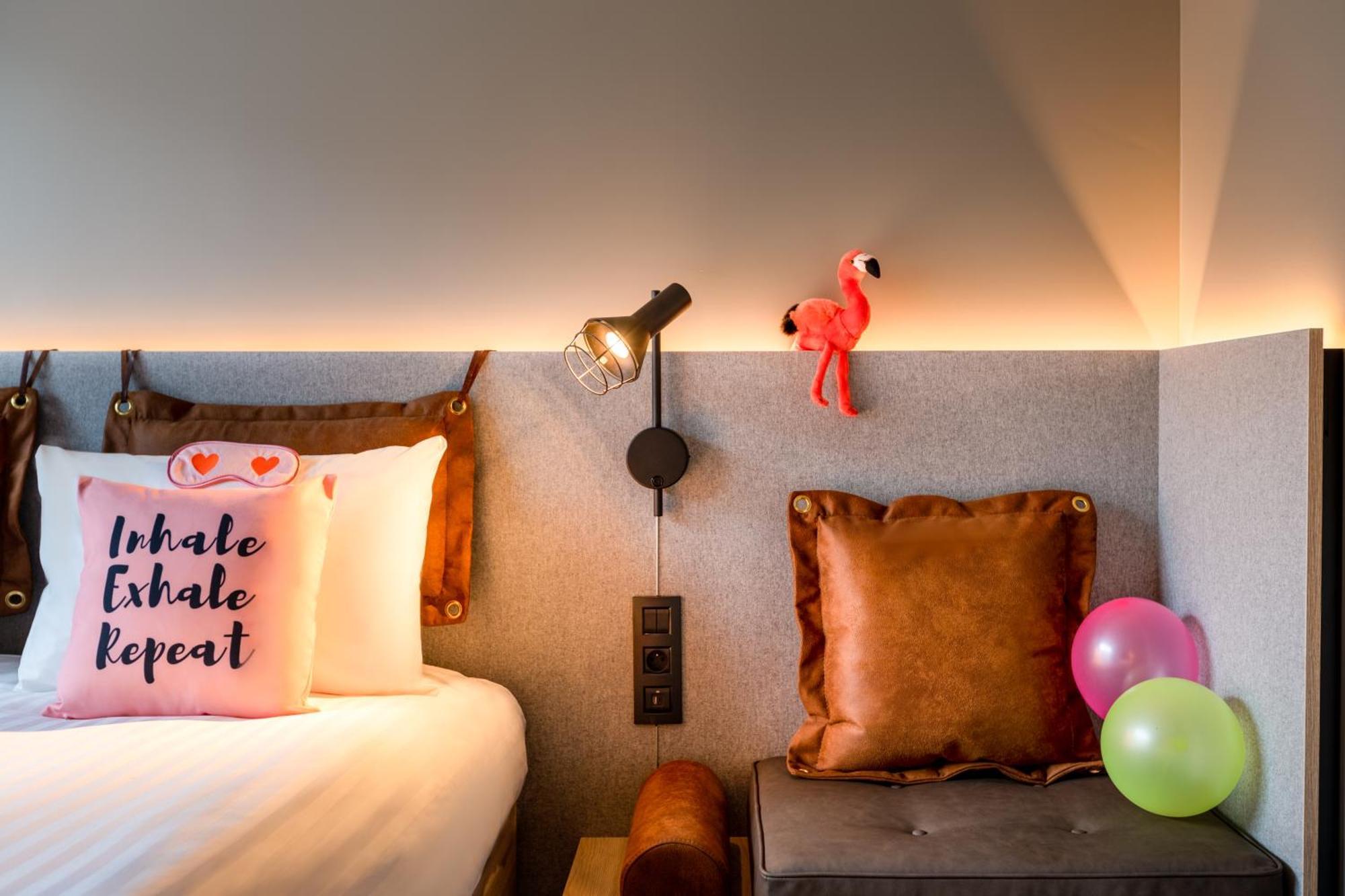 Zimmer Moxy Harbor Sleeper mit Blick auf den Hafen