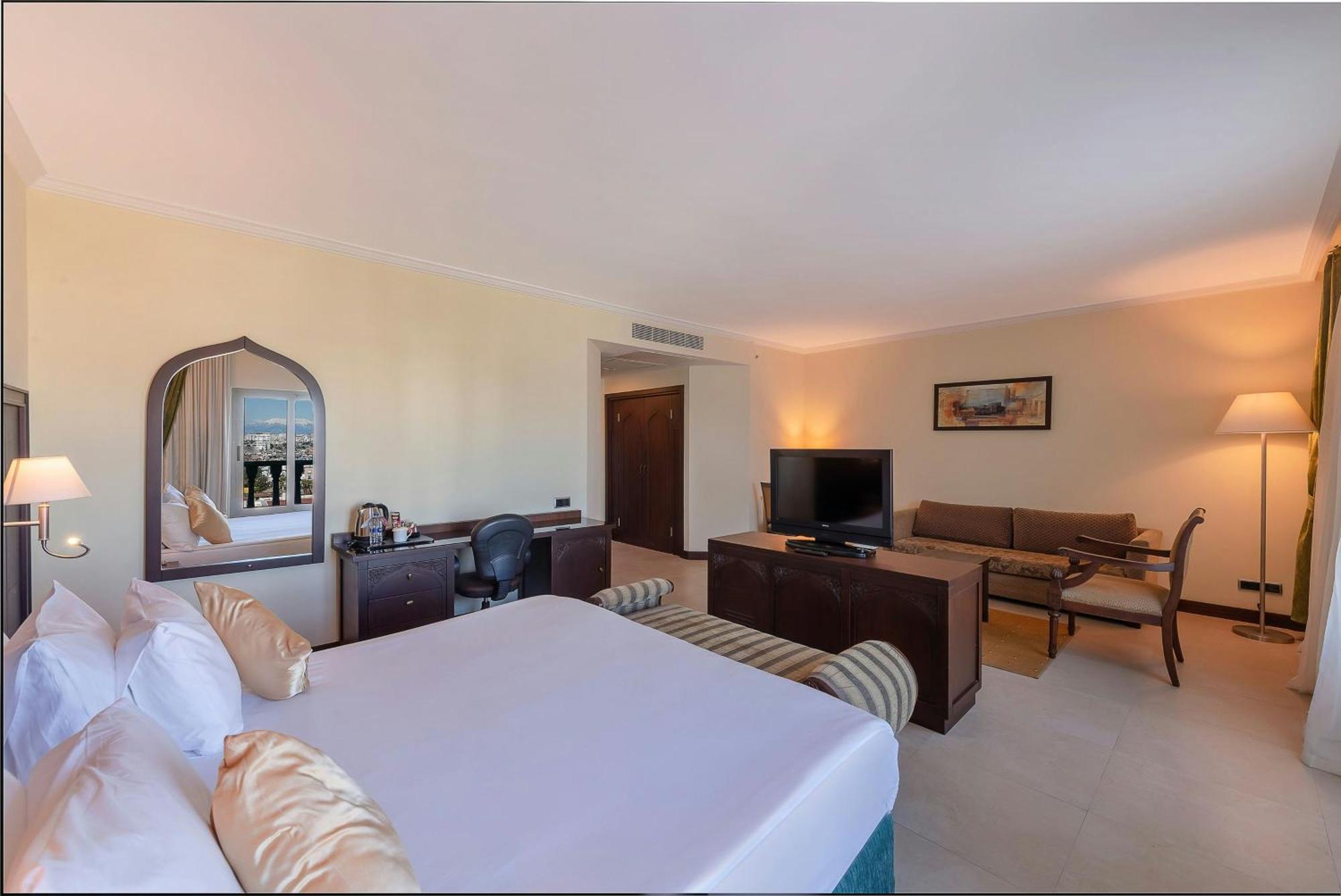 Suite Junior con 1 cama extragrande y vistas al mar