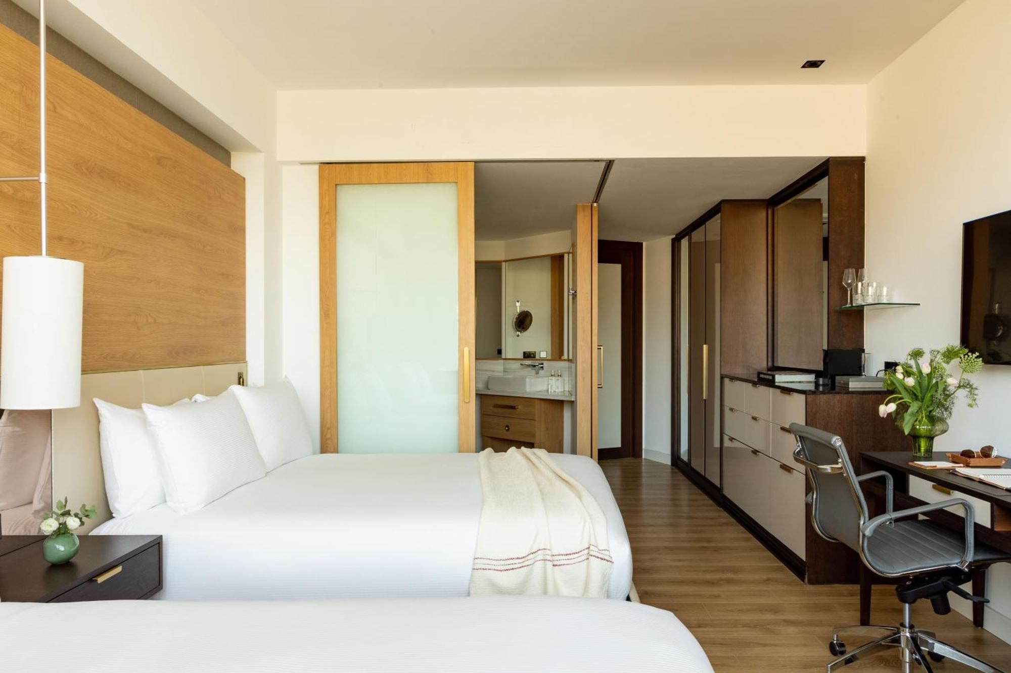 Chambre Familiale Premier - Vue Panoramique (2 Adultes + 2 Enfants)