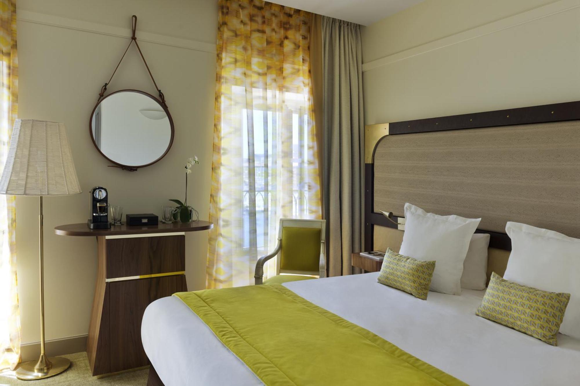 Luxe Tweepersoonskamer met Uitzicht op de Oude Haven
