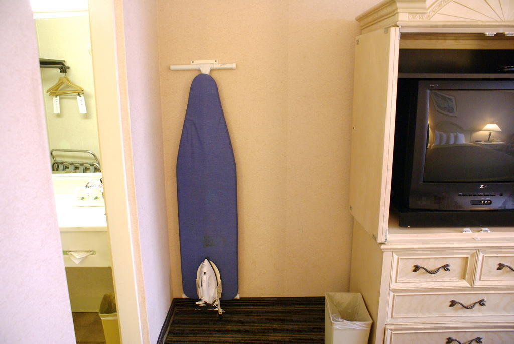 Queen Room - Disability Access/Non-Smoking