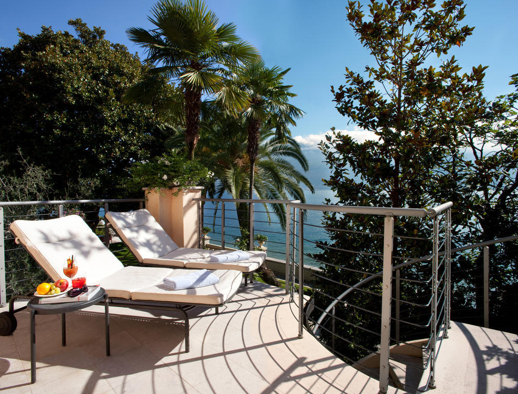 Junior Suite with Balcony and Lake View