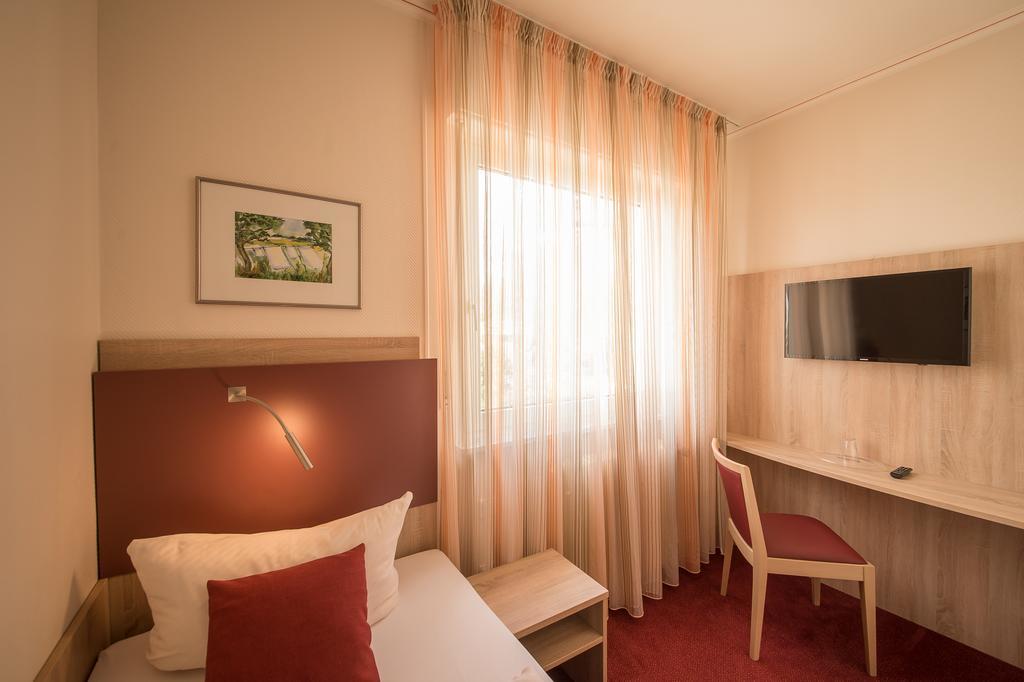 Single Room,1548897106:JPEG
