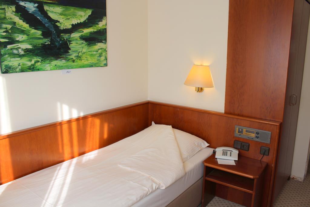 Single Room,258048977:JPEG