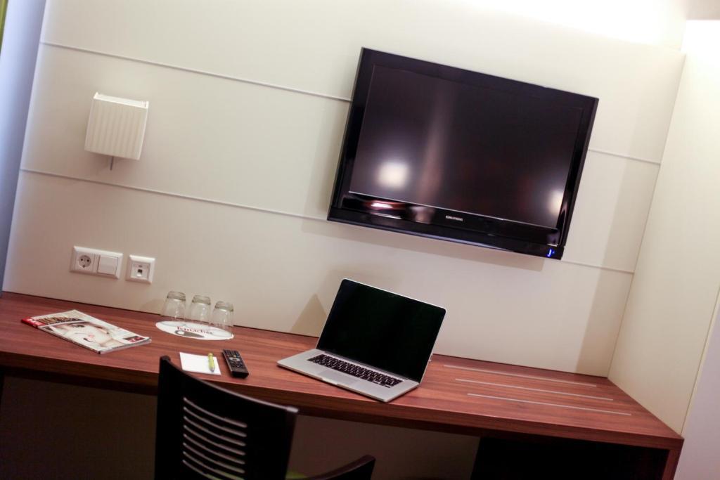 Family Room,31174922:JPEG