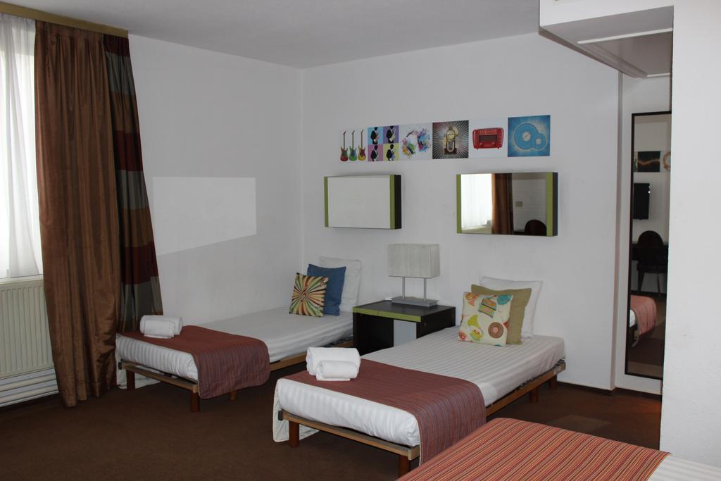 Quarto Triplo Standard