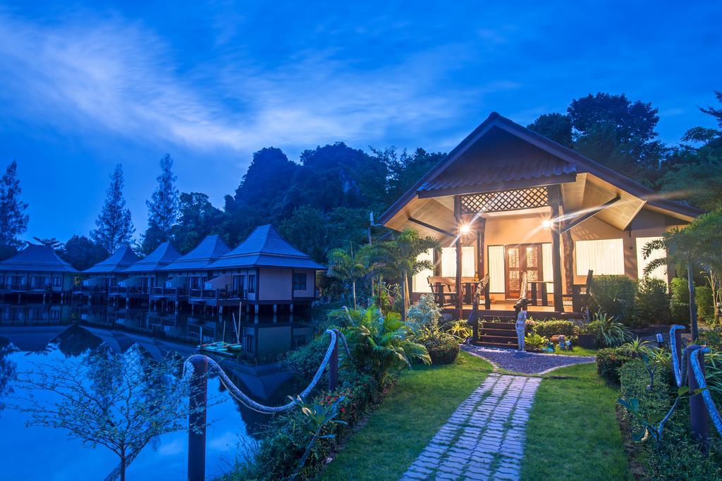 Luxury Villa,338863885:JPEG