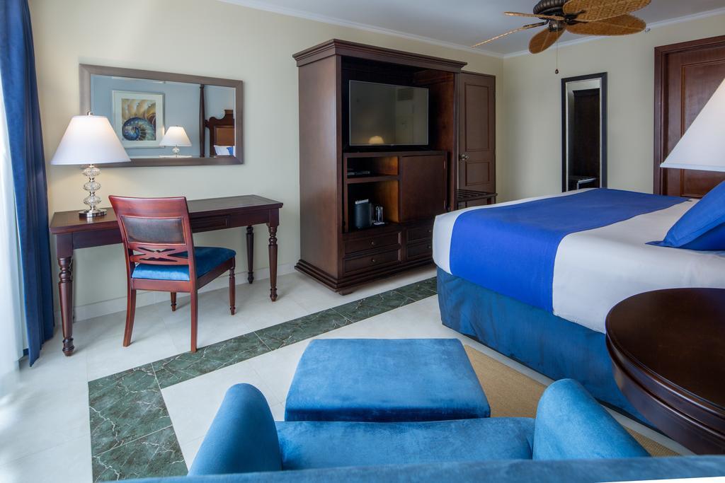 Chambre de Luxe Située au Niveau Royal - Vue Latérale sur Océan