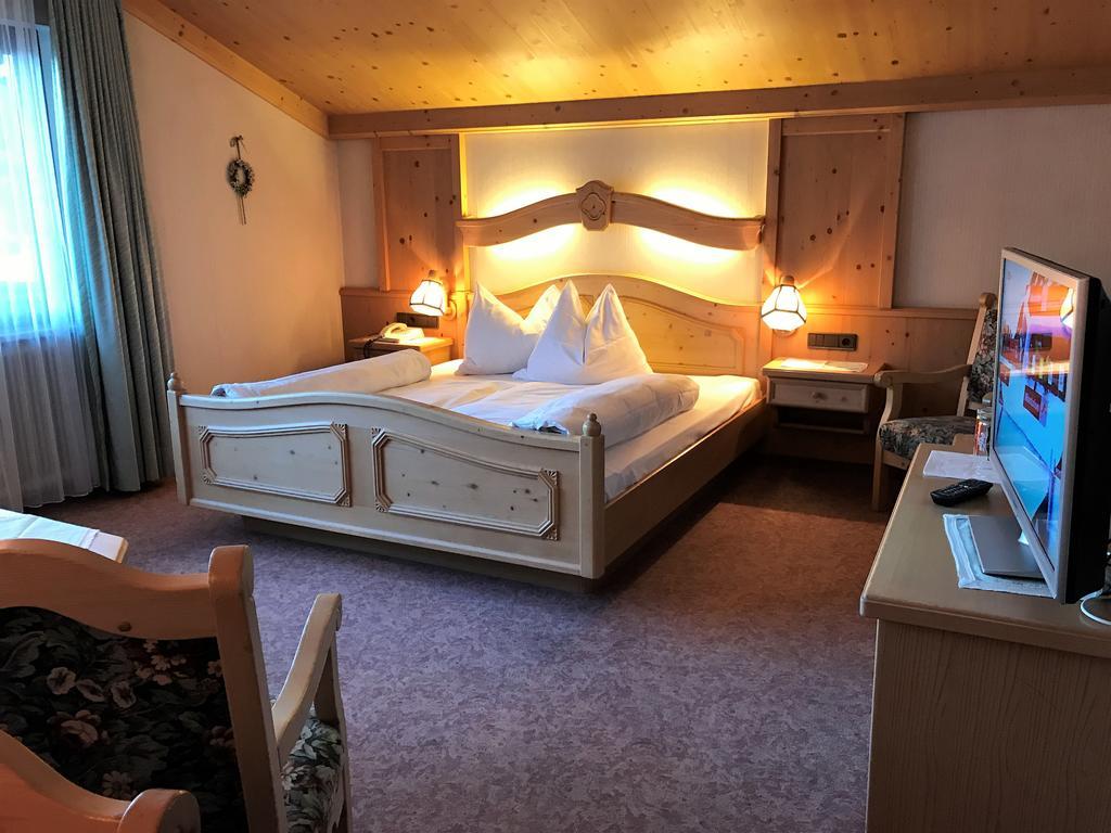 Double Room with Balcony and East View,404576421:JPEG