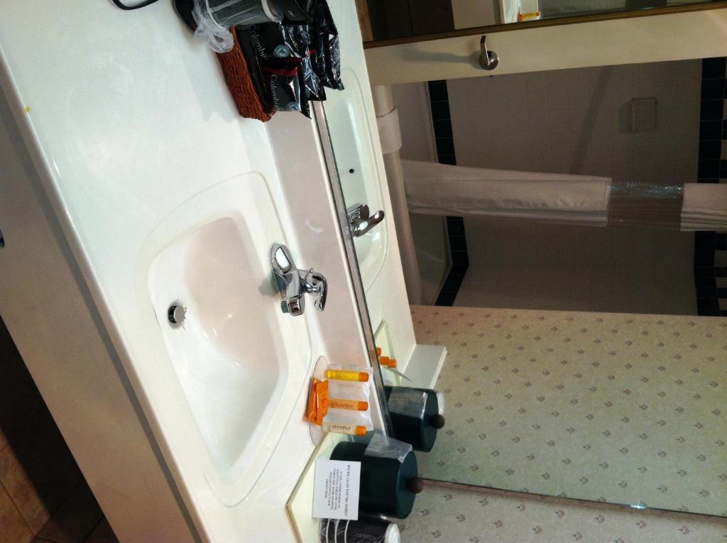 King Room with Lake View,42621667:JPEG