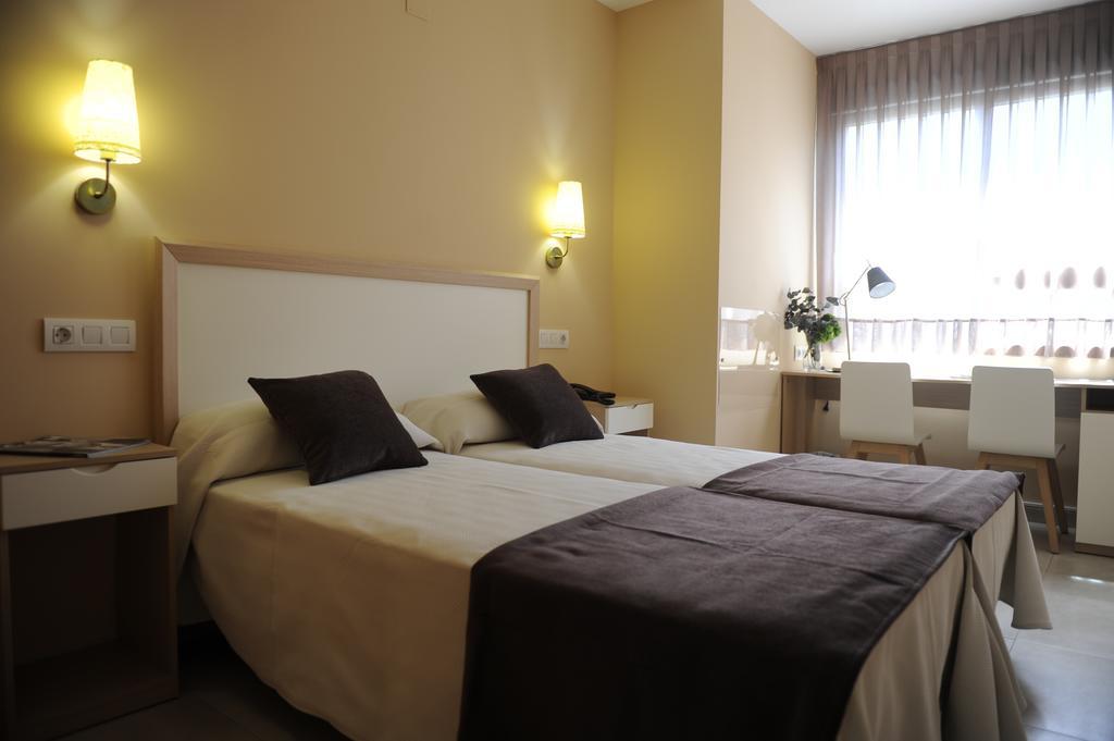 Twin Room,1583688865:JPEG