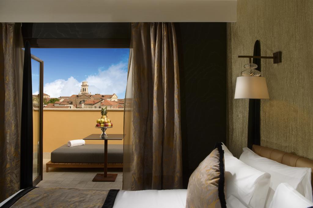 Suite Panoramique avec Jacuzzi Extérieur