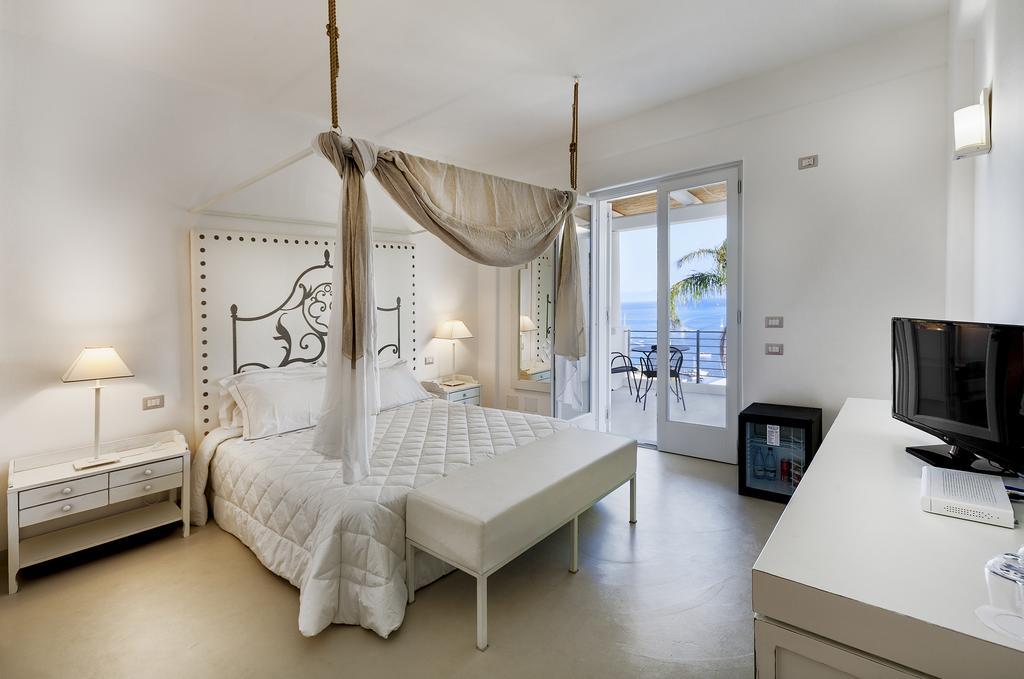 Superior Doppelzimmer mit Meerblick - Poolseite