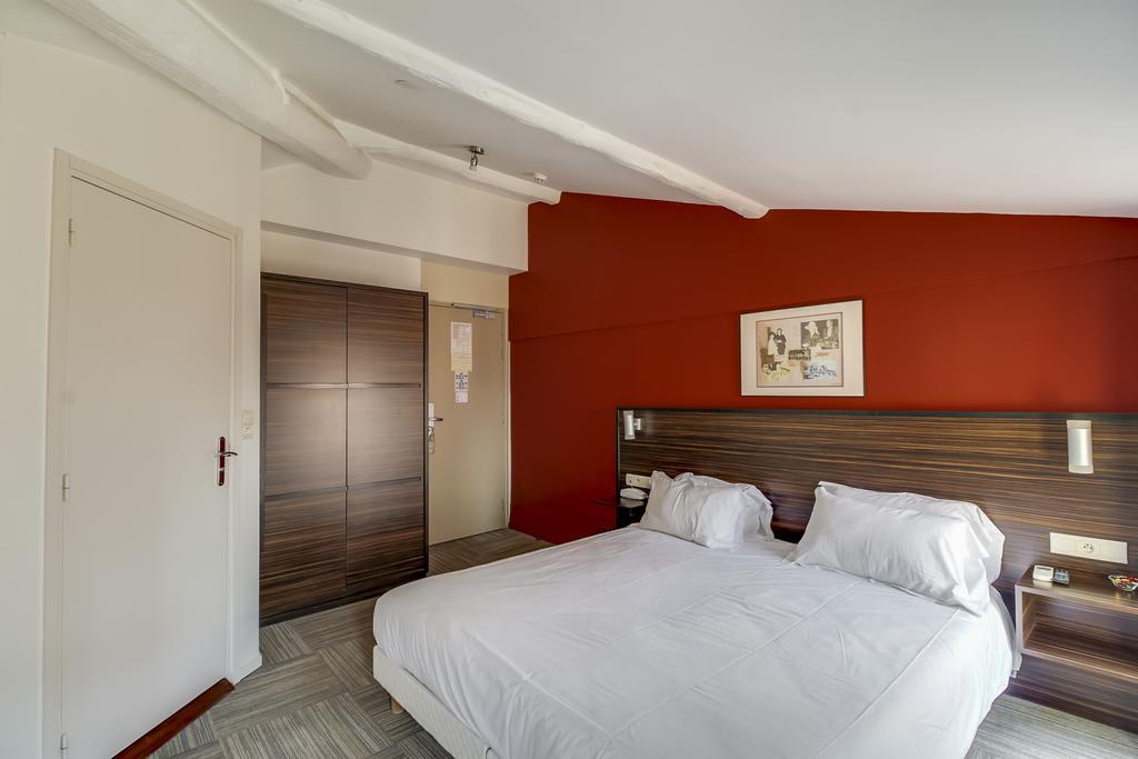 Privilege Room