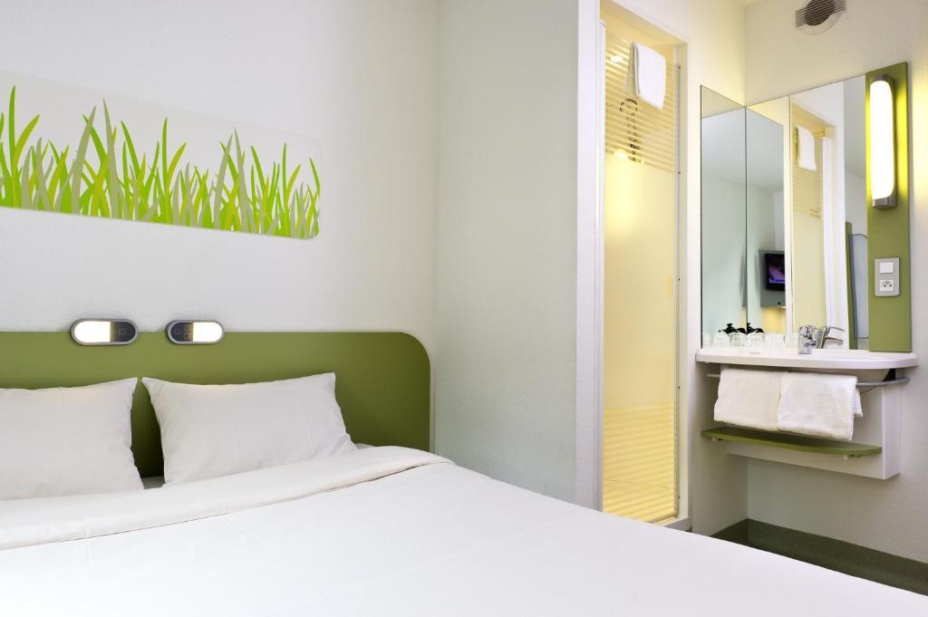 Chambre Triple avec 1 Lit Double et 1 Lit Superposé