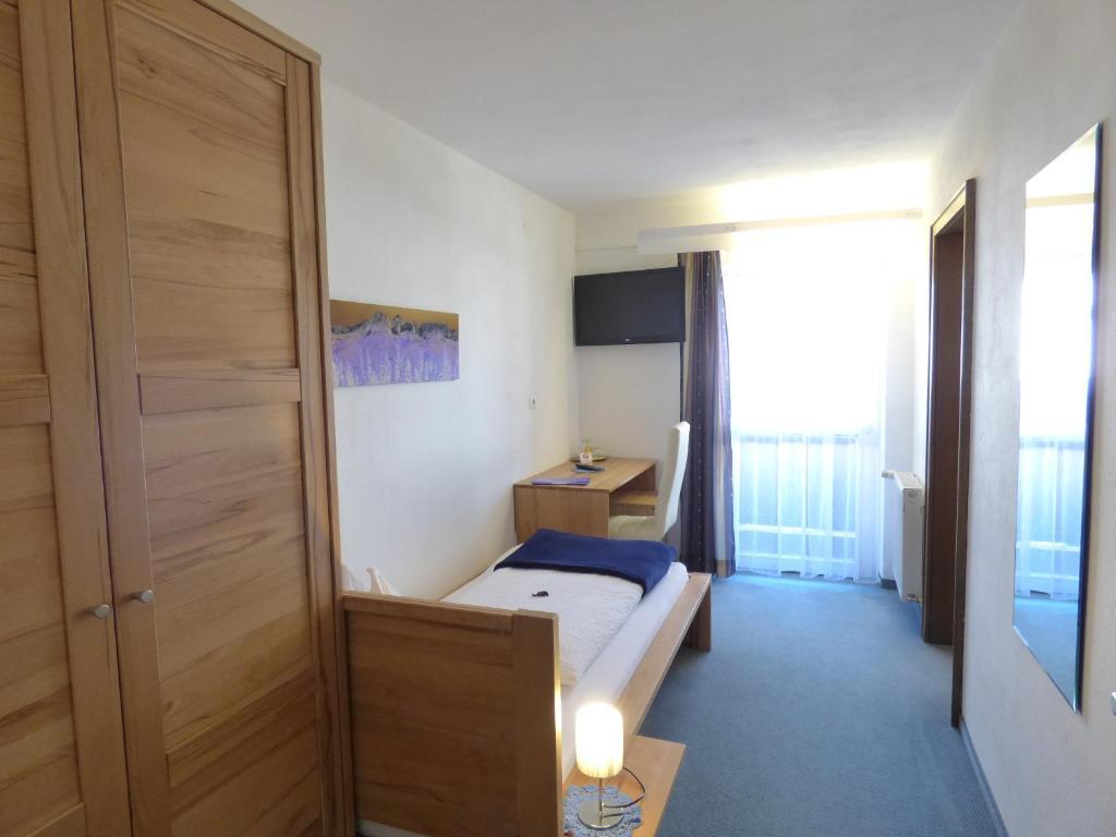 Single Room Balcony,49994391:JPEG