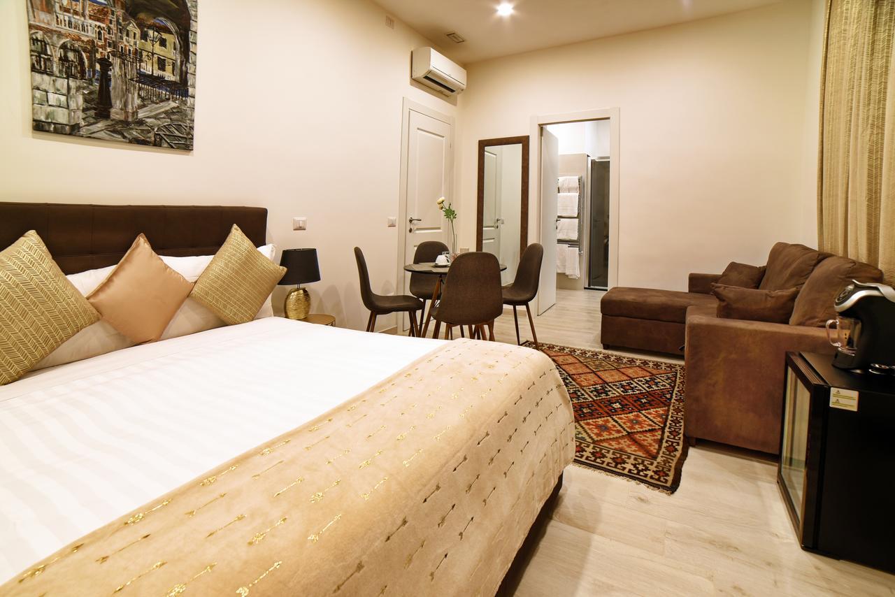 Queen Suite with Spa Bath