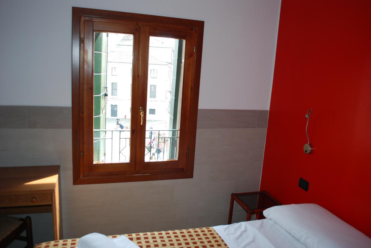 Quarto Duplo com Banheiro Privativo Externo