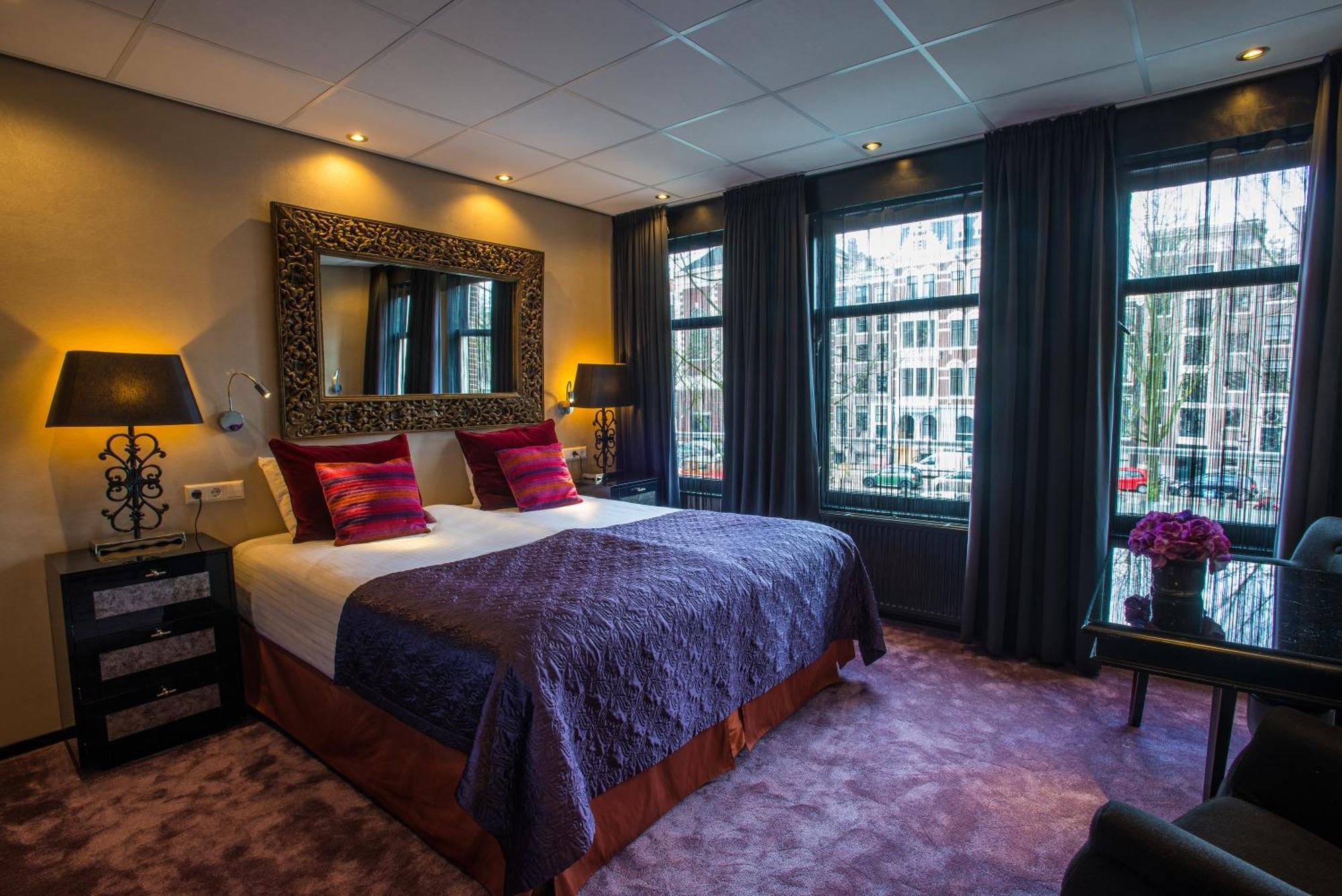 Luxuriöses Doppelzimmer Medium mit Bad und Kanalblick