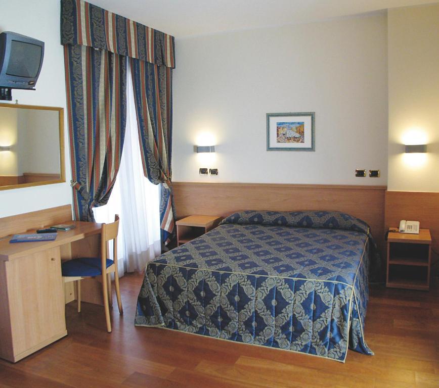 Double Room Single Use with Balcony (1 Adult)