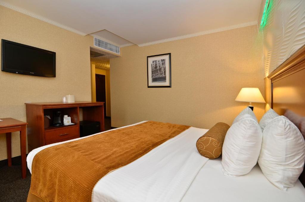 Standard Queen Room - Free Breakfast,665041710:JPEG