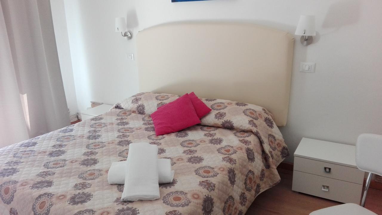 Doppel- oder Zweibettzimmer