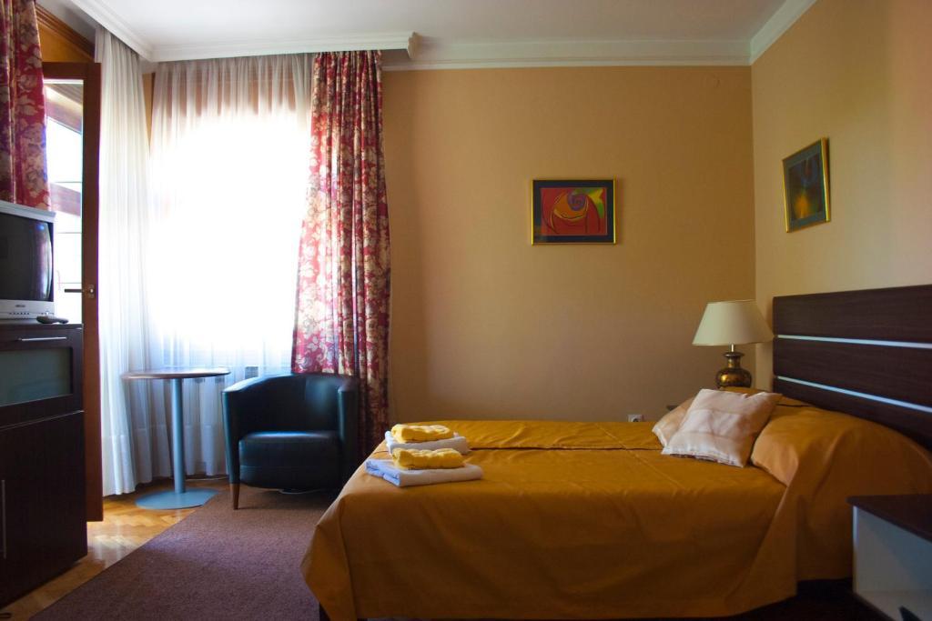 Standard King Room,63990556: