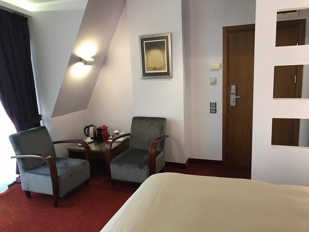 Luxe Tweepersoonskamer met Uitzicht op de Stad en Balkon - Gratis VIP-arrangement