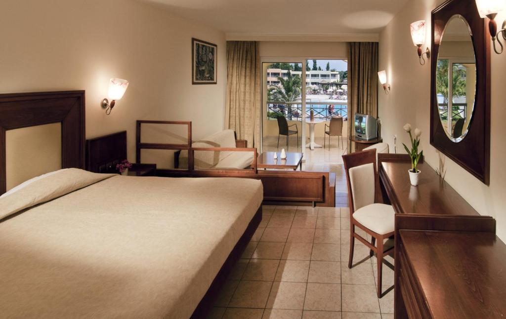 Junior Suite (2 Adults + 2 Children)