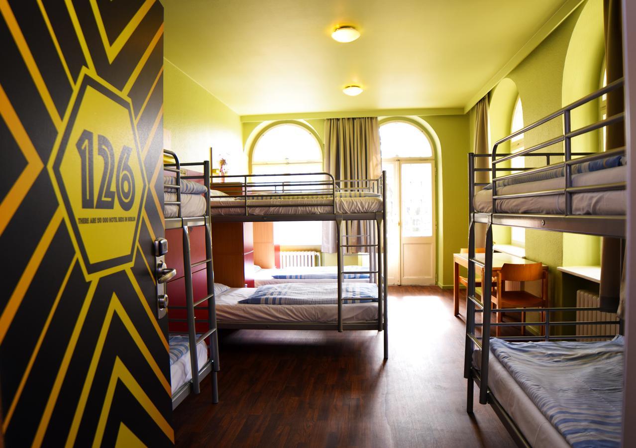 Einzelbett im Schlafsaal mit 12 Betten