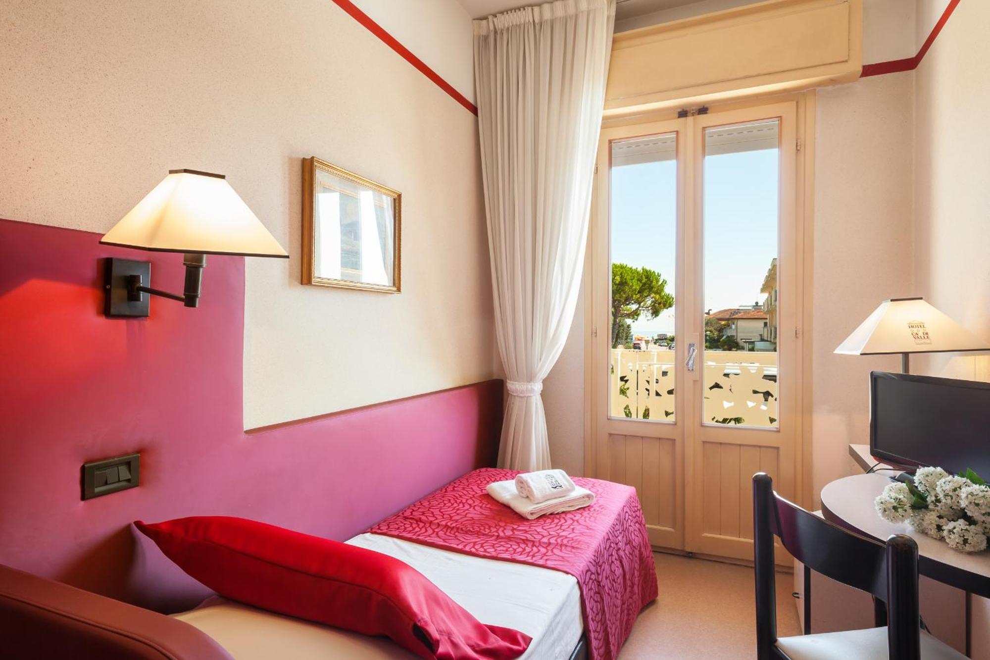 Single Room,685751664:JPEG