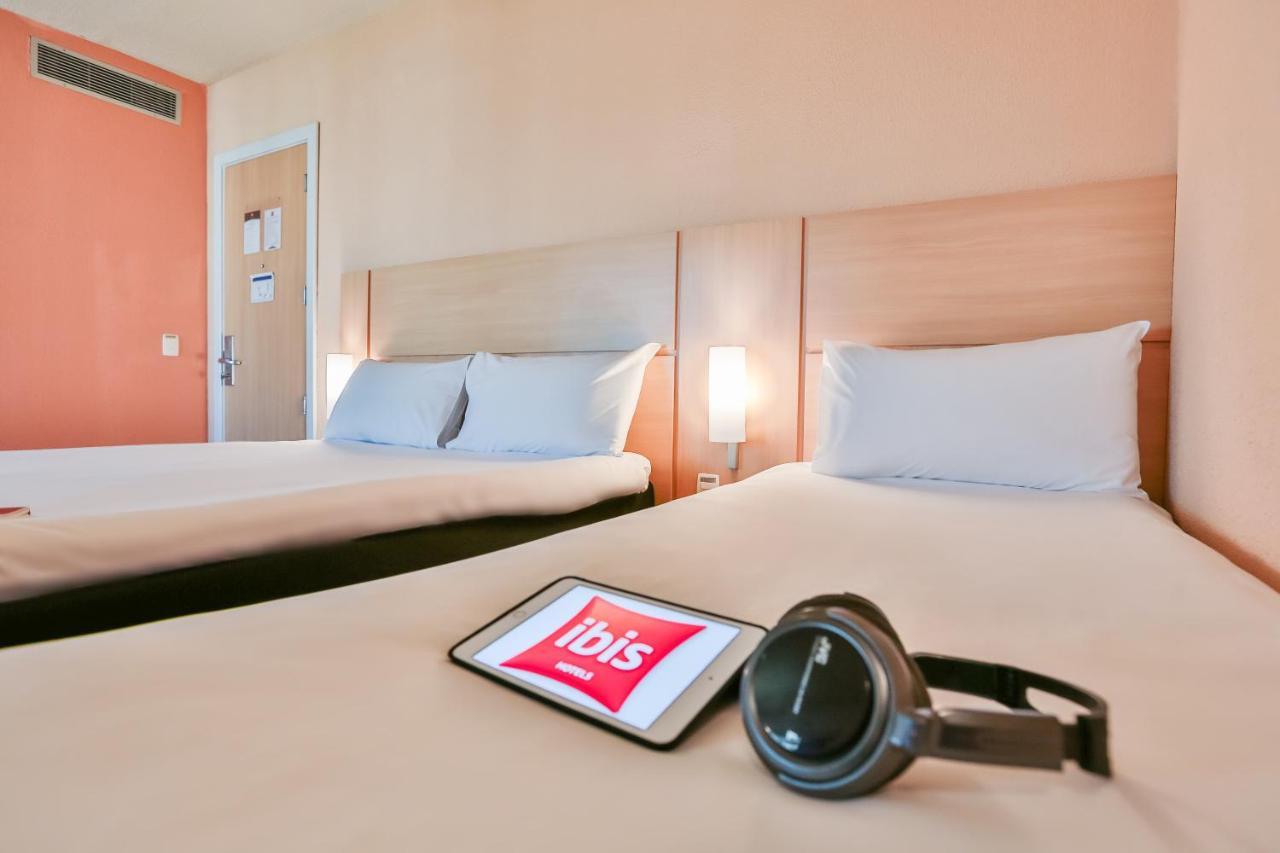 Standard Room with One Double Bed and One Single Bed,1717083888:JPEG