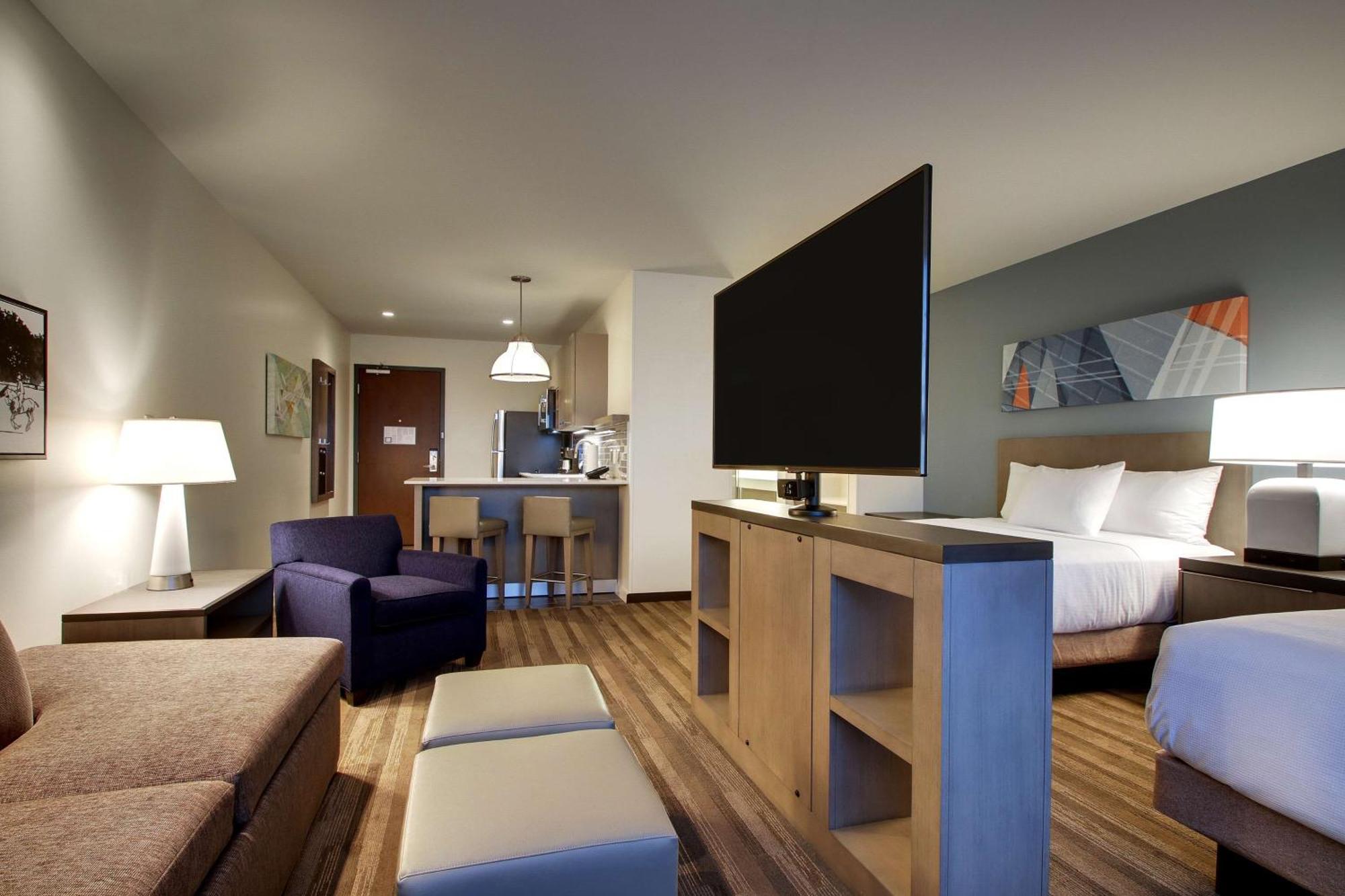 Studio Suite with Two Queen Beds and Kitchen