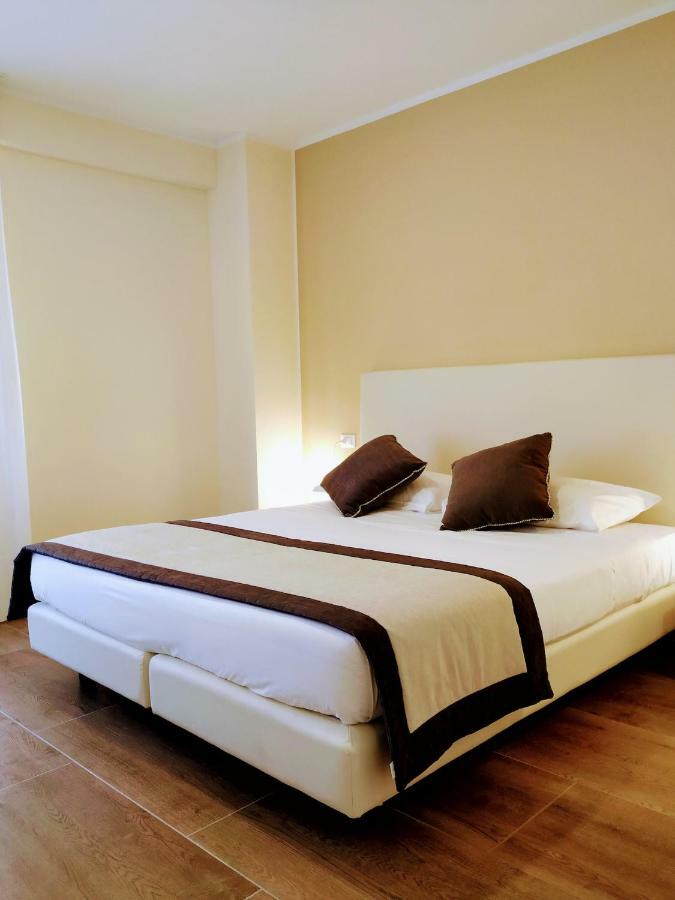 Deluxe Double Room with Shared Terrace
