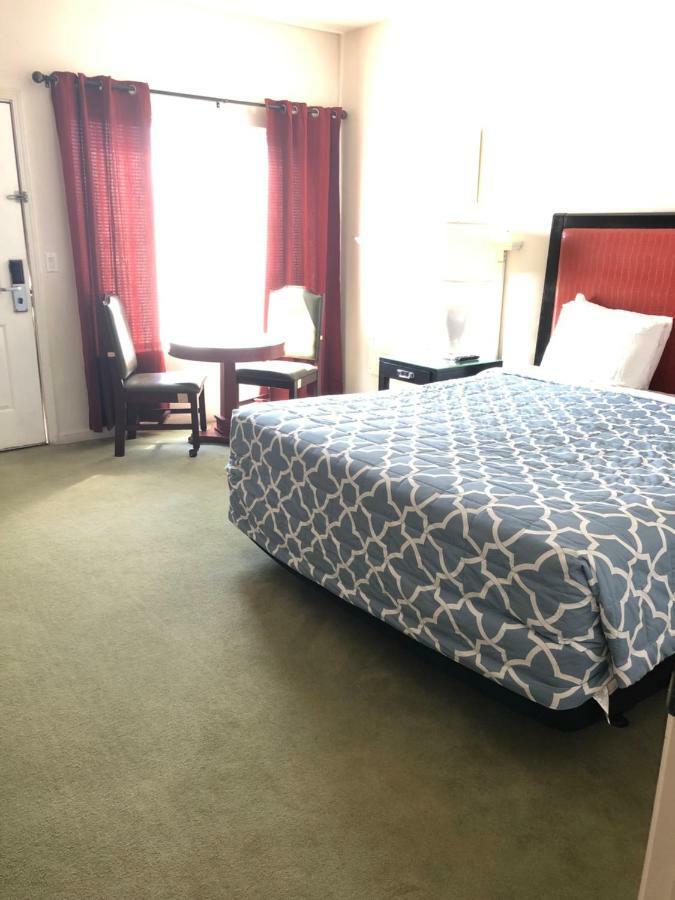 Deluxe King Suite