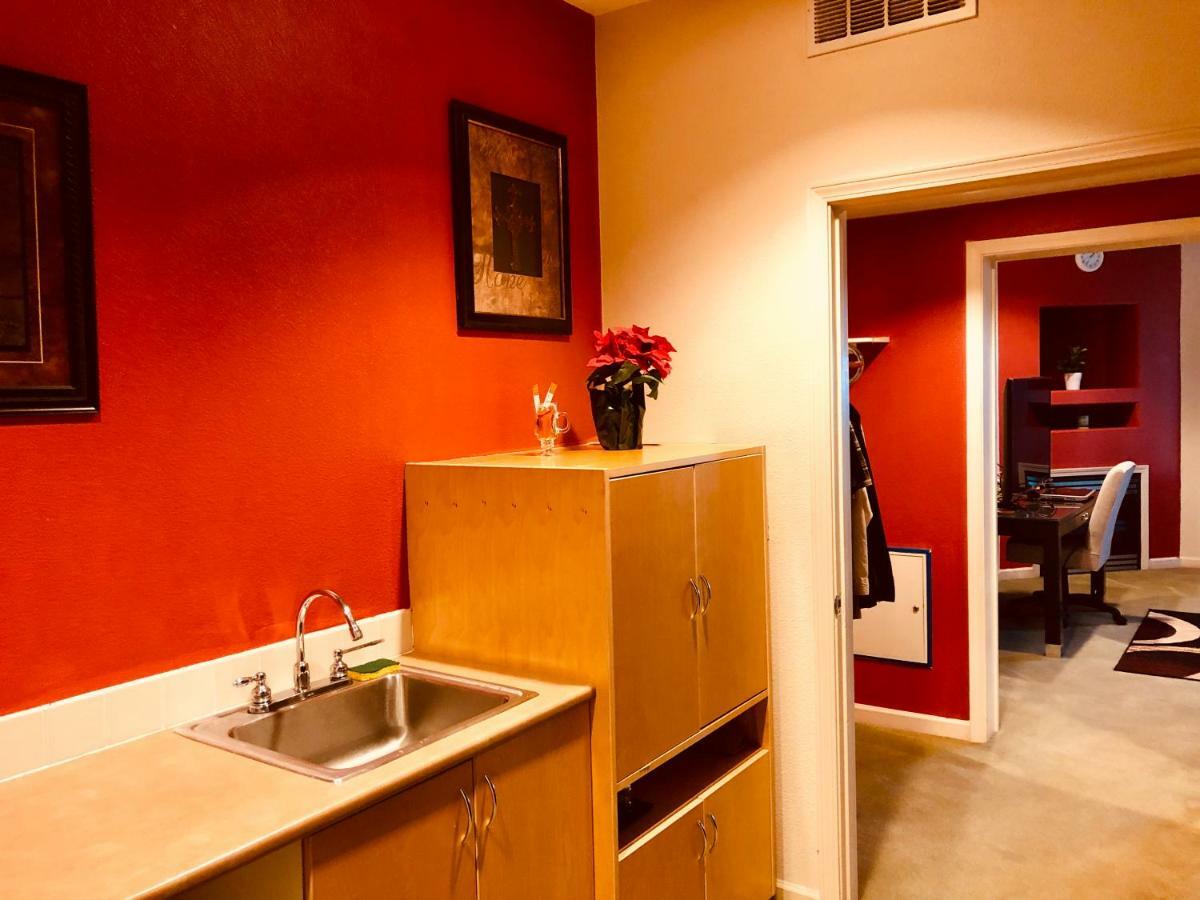 Deluxe Queen Suite