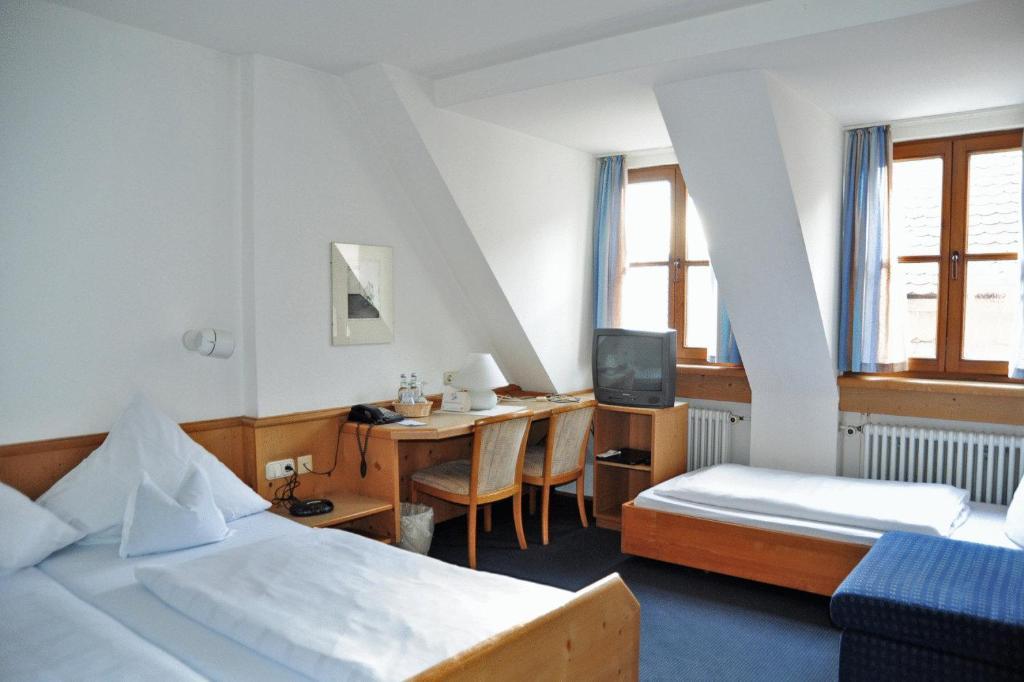 Familienzimmer (2 Erwachsene + 1 Kind)