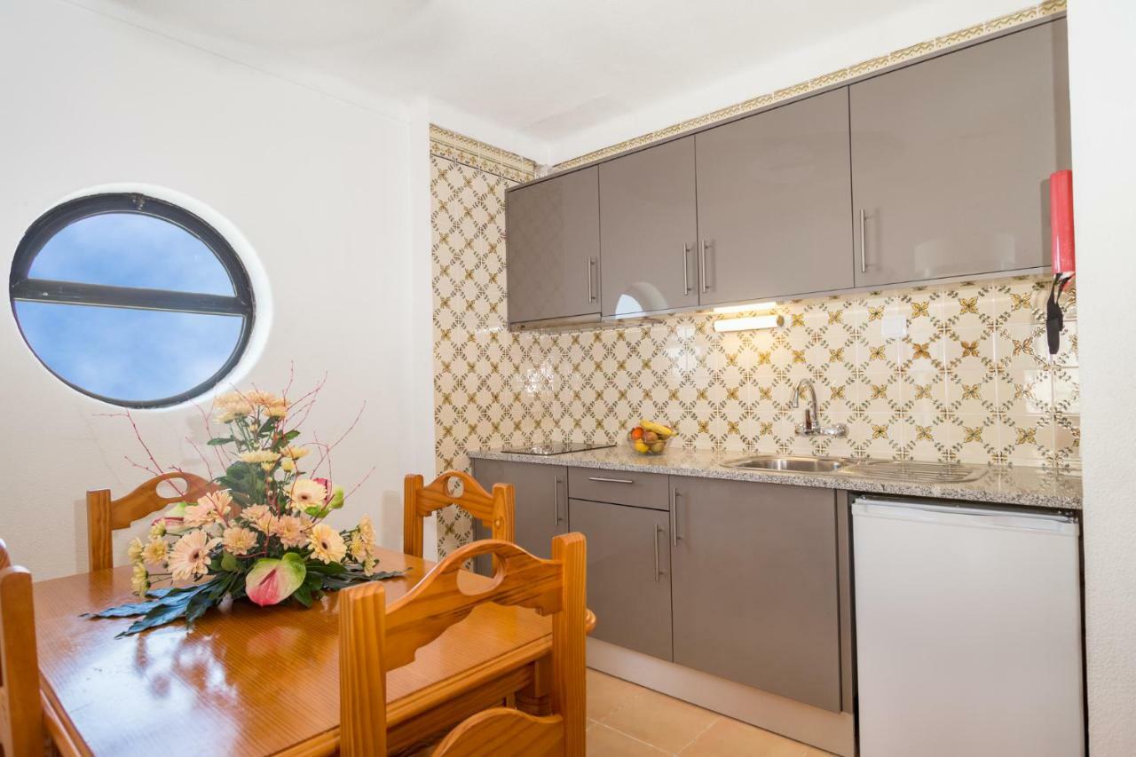 Apartamento com 1 Quarto e Varanda (2 Adultos)